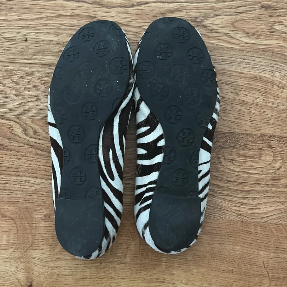 Tory Burch Black and White Zebra Flats Sz 6 1/2 - Picture 8 of 9